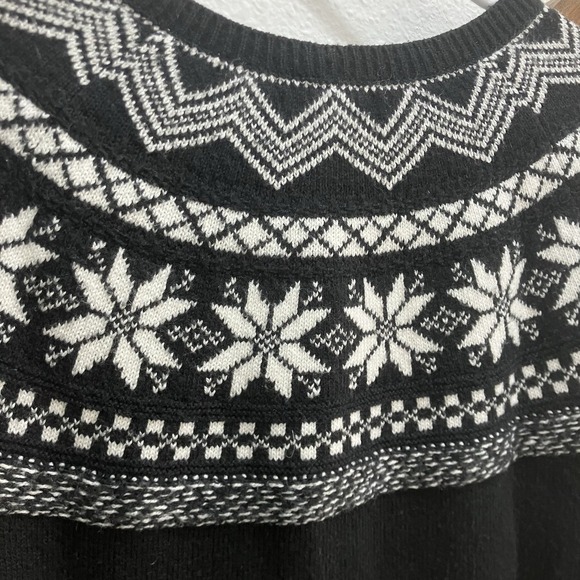Talbot's Cozy Black & White Button Up Snowflake Fair Isle Cardigan Sweater Small - Picture 5 of 7